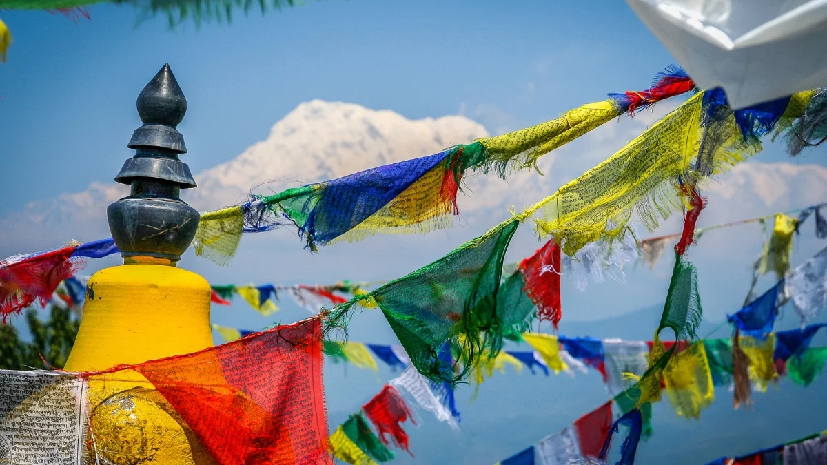 annapurna-and-flags