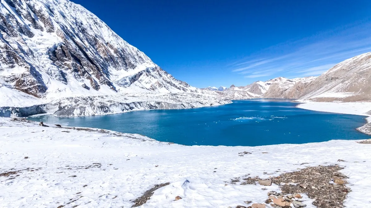 tilicho-lake-in-winter