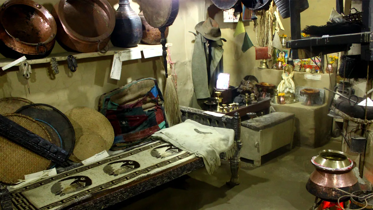 local craft and traditional dress in annapurna base camp trek