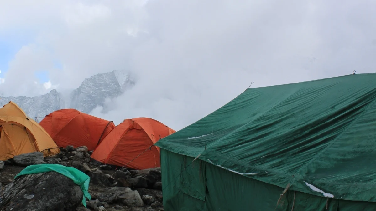 camping-during-everest-base-camp-trek