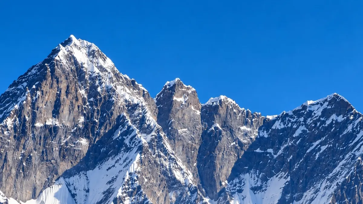 lhotse-middle-peak