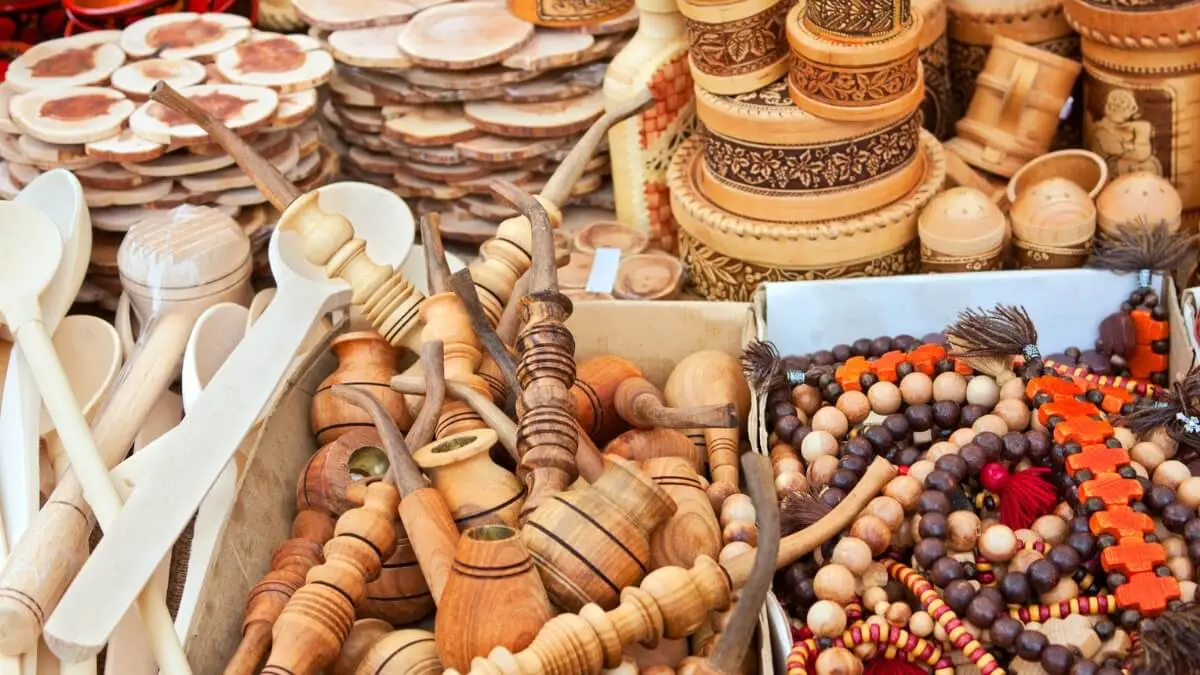 wood-carvings-souvenirs-from-nepal