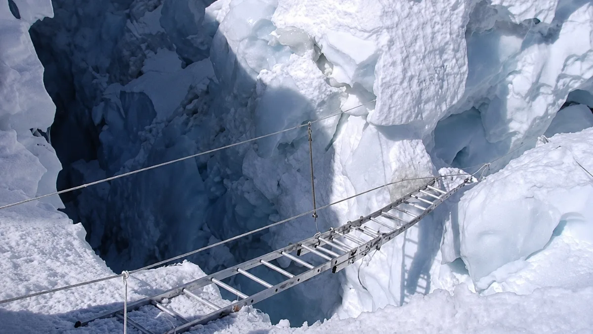 khumbu-icefall-depth