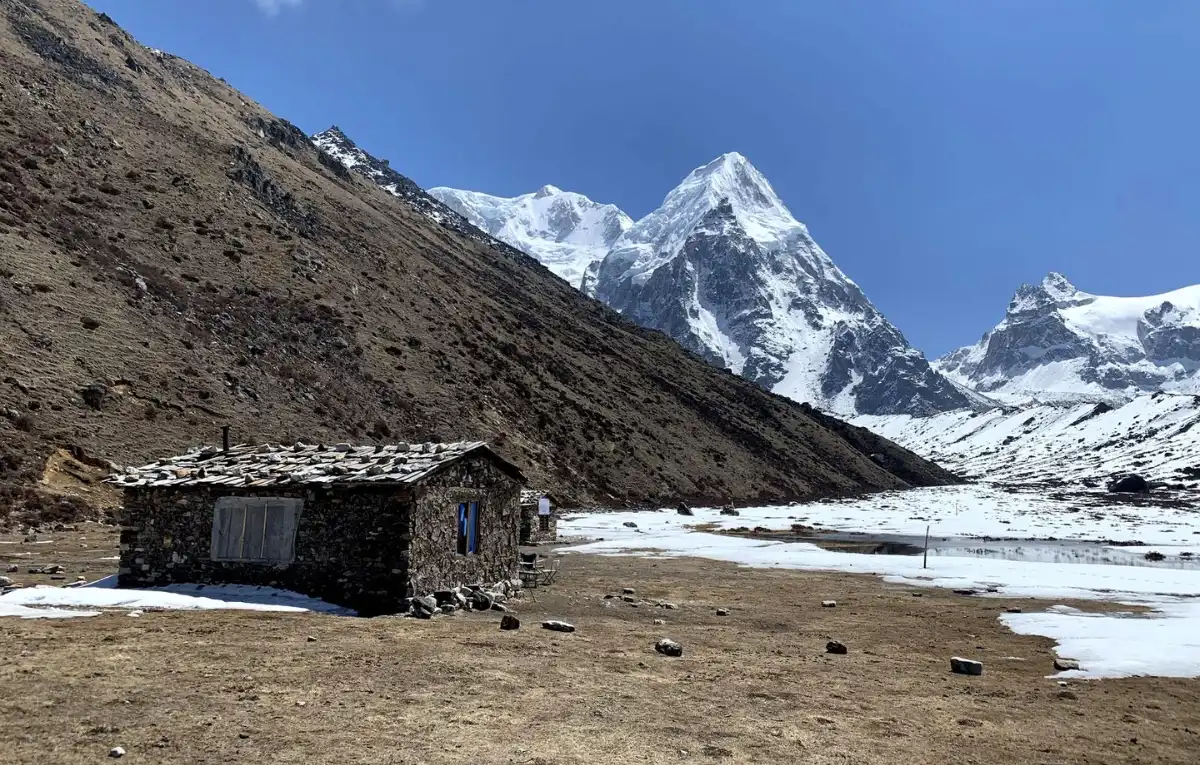tea-house-at-kanchenjunga-base-camp
