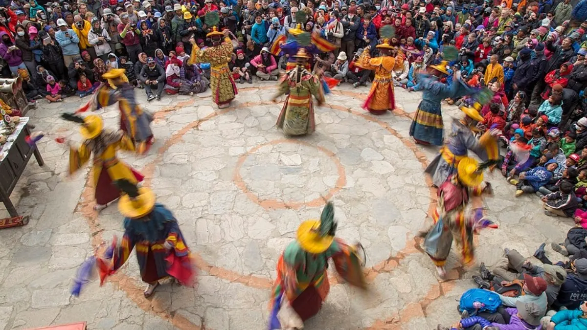 cultural-dance-at-tiji-festival