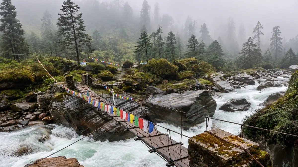 hum-khola-along-the-trek