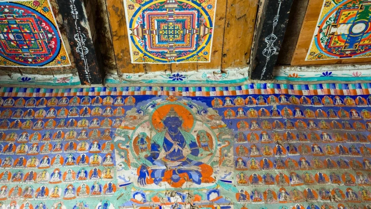 walls-covered-with-ancient-painting-at-tiji-festival