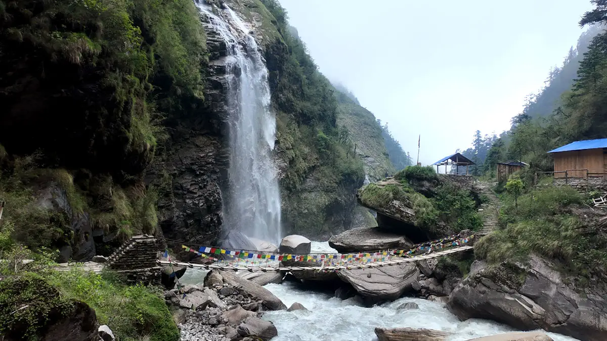 waterfall view way to annapurna north base camp